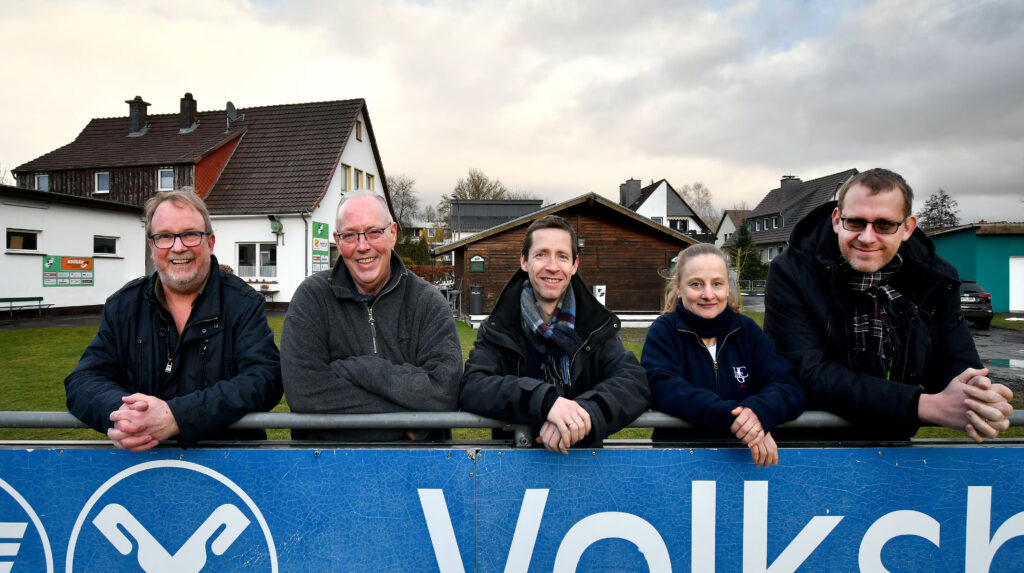 Vereinsvorstände: Uwe Richter (GW Hagenberg) und Lutz Renneberg (FC Grone) sowie Stephan Jannasch, Mira von Herder und Jesko Lange (HC Göttingen) (v. l.). Quelle: Christina Hinzmann/GT